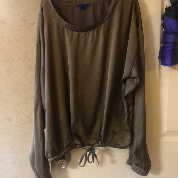 Top - Picture 2 of 2